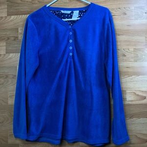 Vintage Mayfair Blue Long sleeve fleece top in size large 1/3 button fro…